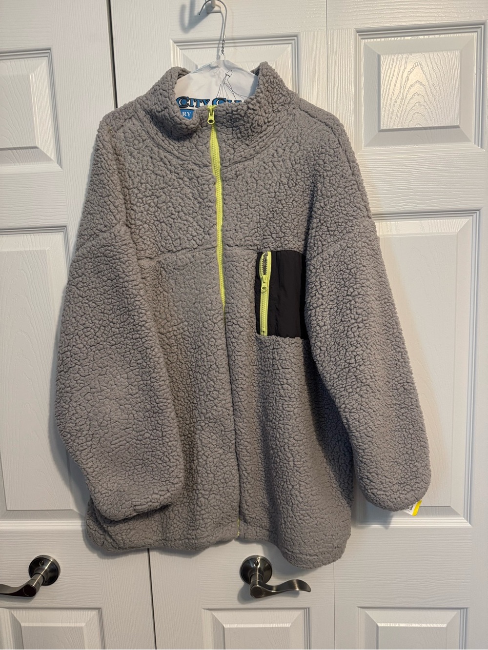 Kids' Cozy Sherpa Jacket with Neon Zip - Gray